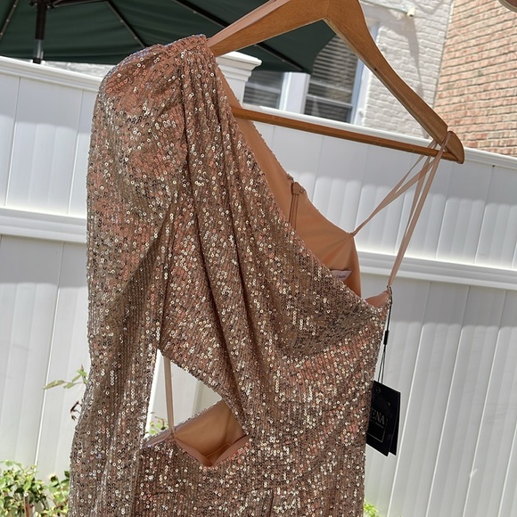 Ieena X Mac Duggal - Silver Sequined One Shoulder Cut Out Gown - Picture 6 of 17